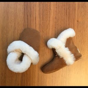 UGG baby bootie size 02 (6-12 months) - never worn!